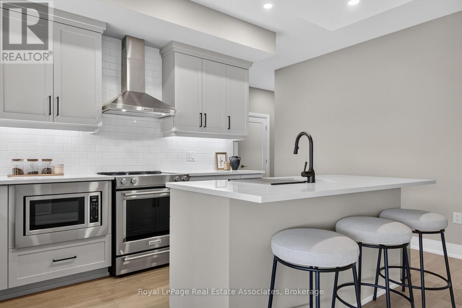 #612 71 WYNDHAM STREET S - 9