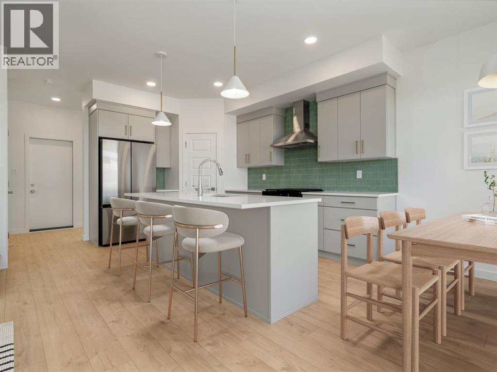 738 Violet Place W - 3