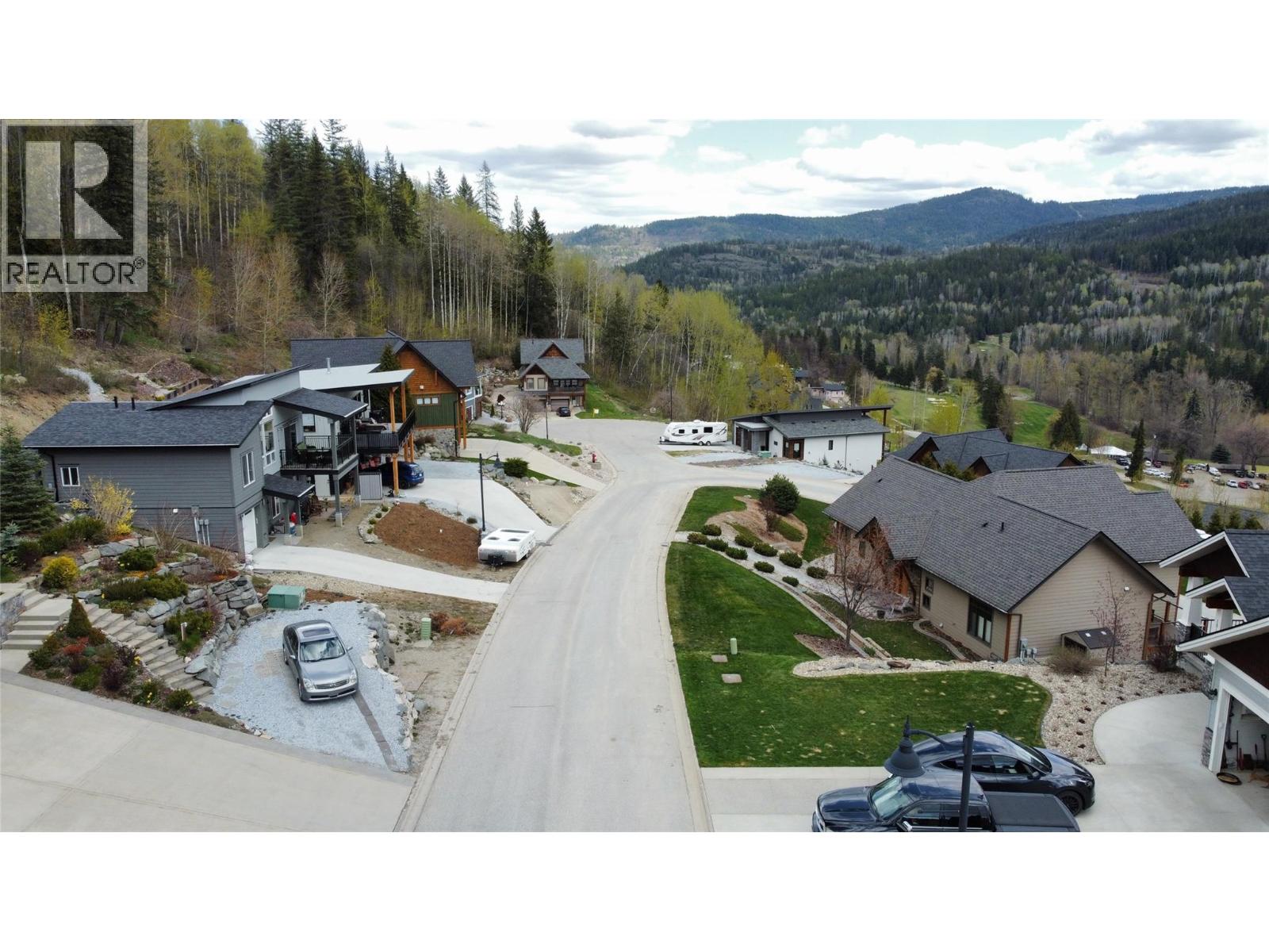 1018 SILVERTIP Road, Rossland — photo 3