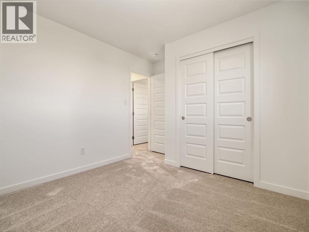738 Violet Place W - 17