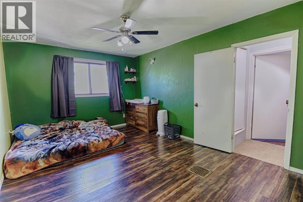4810 57 ave - 21