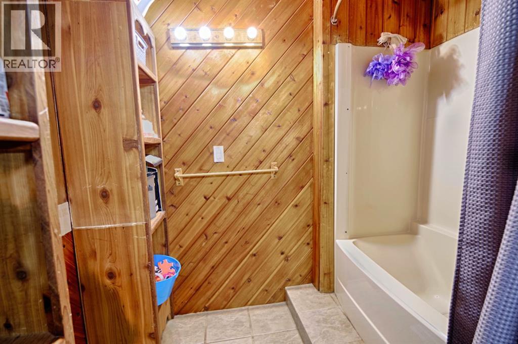 4810 57 ave - 17