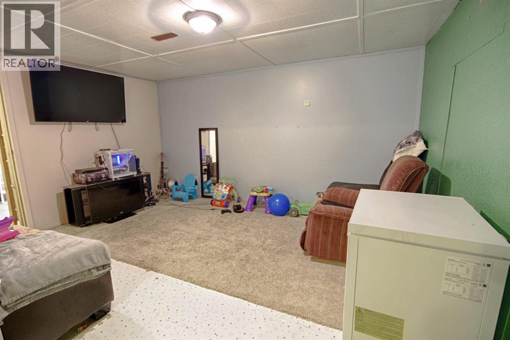 4810 57 ave - 25
