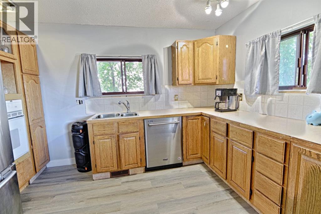 4810 57 ave - 12