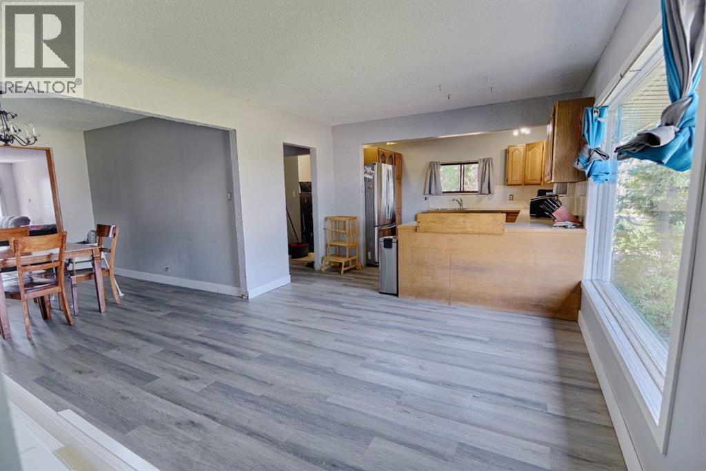 4810 57 ave - 7