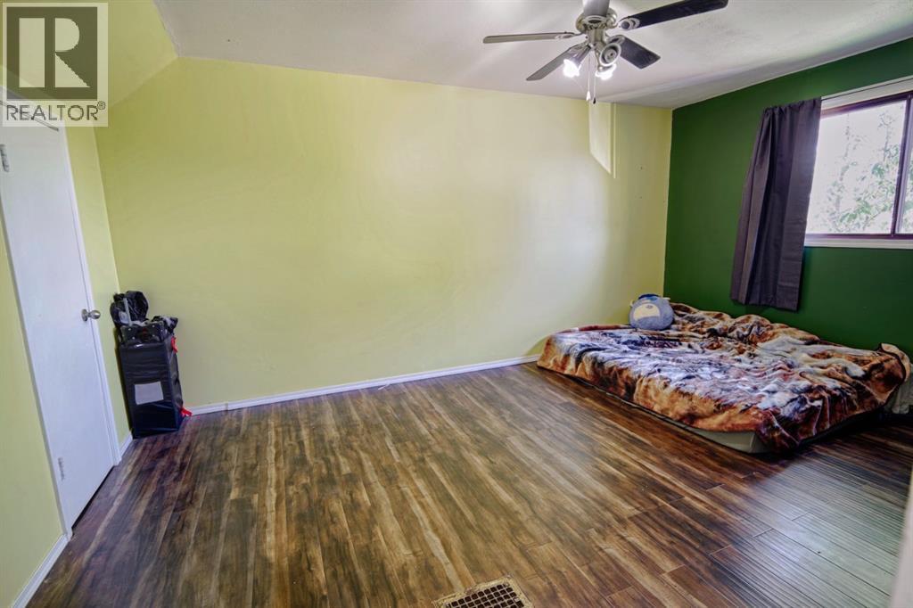 4810 57 ave - 20