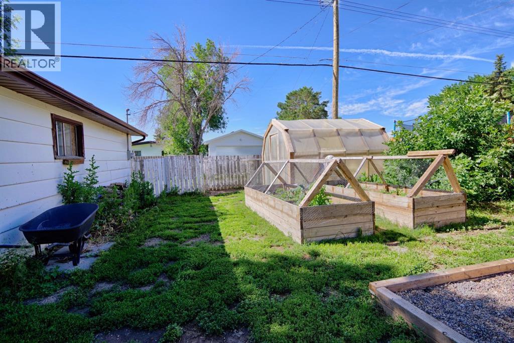 4810 57 ave - 33