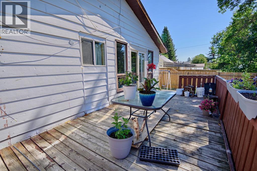 4810 57 ave - 36