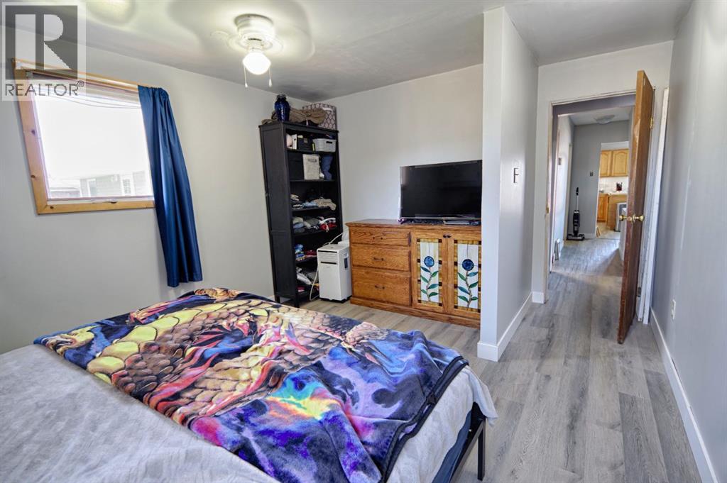 4810 57 ave - 19