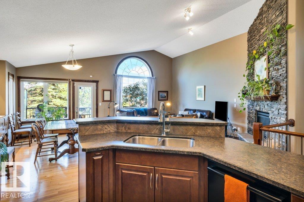 48 LAMPLIGHT DR - 14