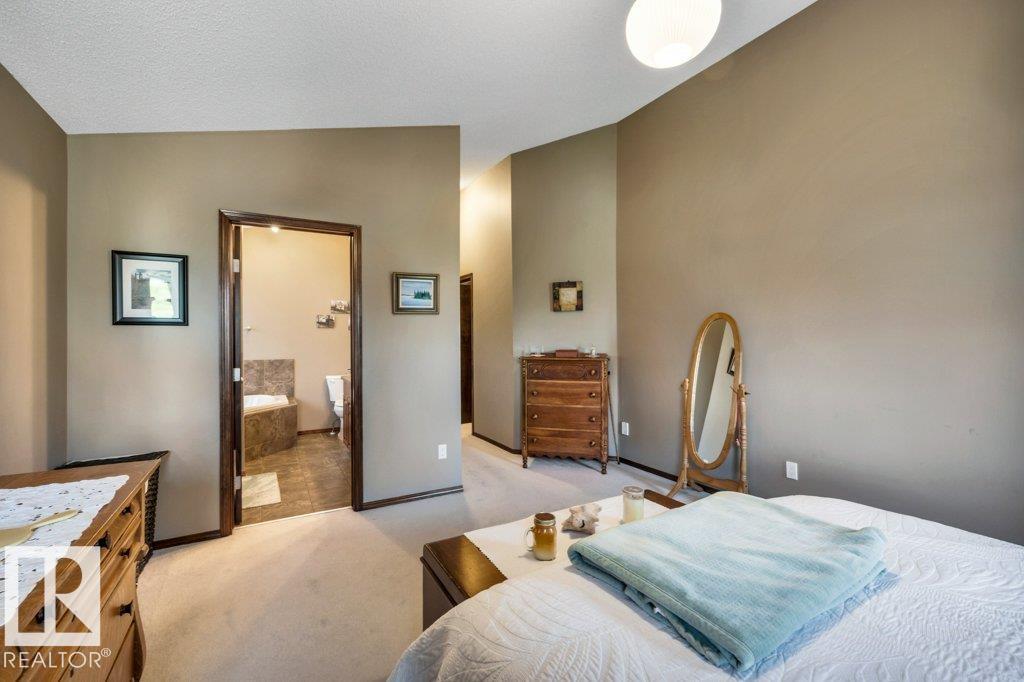 48 LAMPLIGHT DR - 24