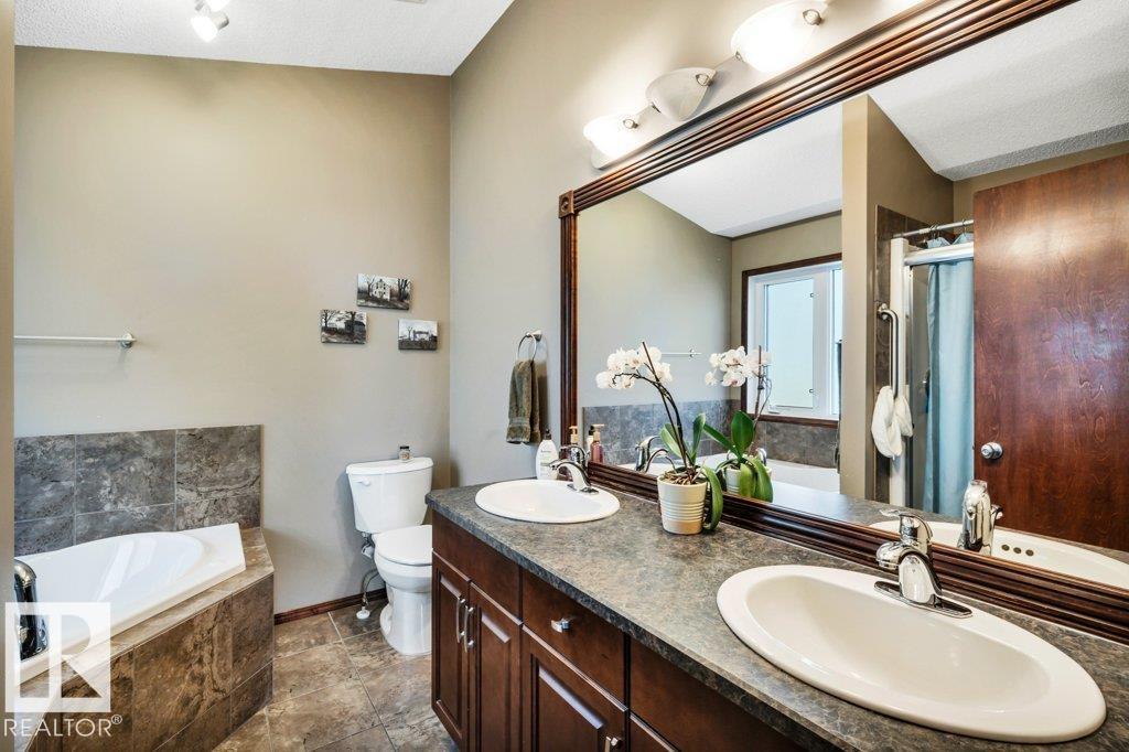 48 LAMPLIGHT DR - 25