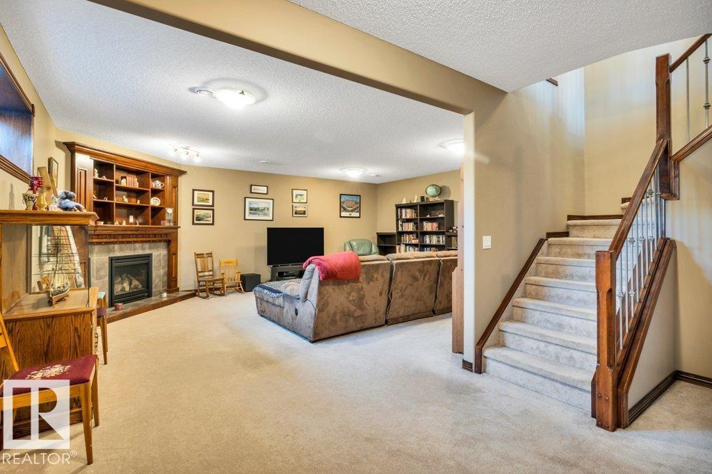48 LAMPLIGHT DR - 33