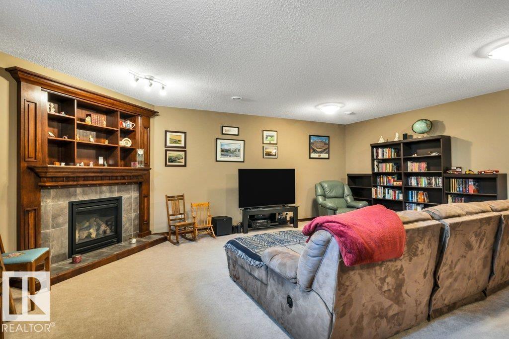 48 LAMPLIGHT DR - 34