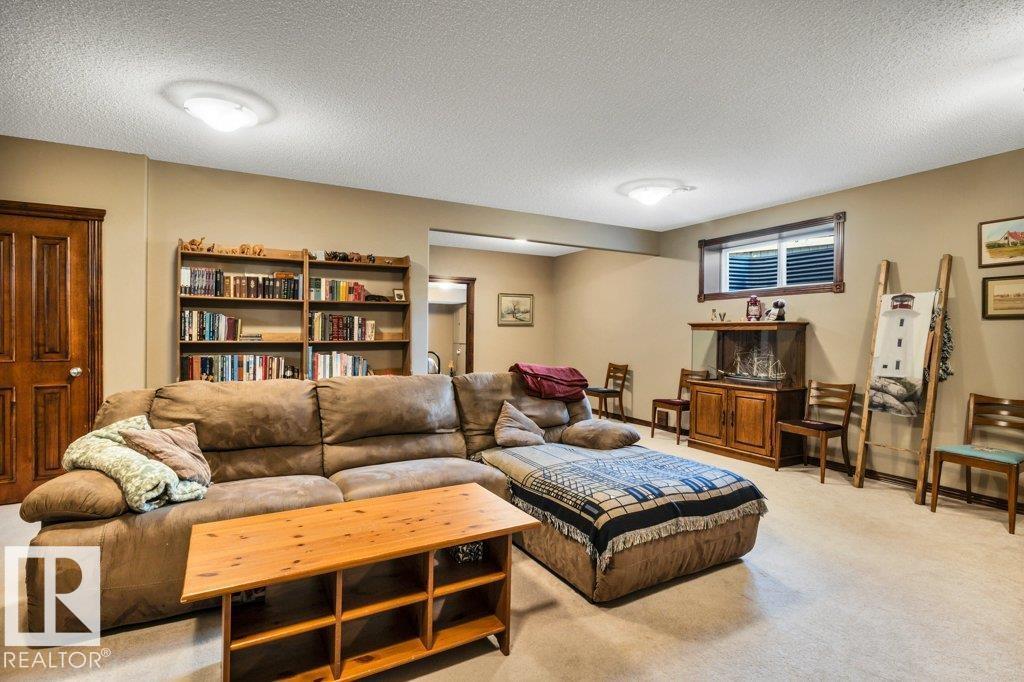 48 LAMPLIGHT DR - 37
