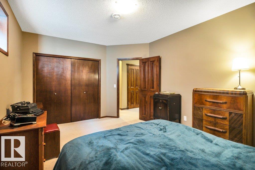 48 LAMPLIGHT DR - 39