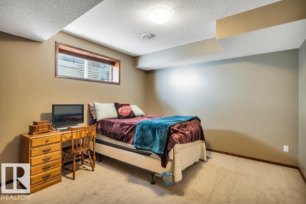 48 LAMPLIGHT DR - 40