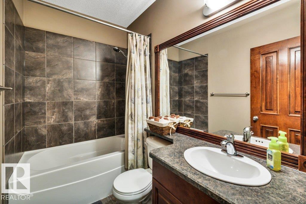 48 LAMPLIGHT DR - 44