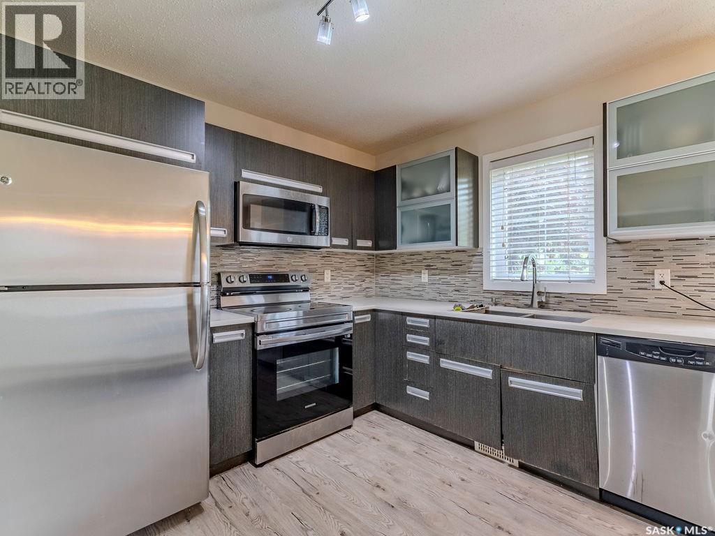 #143 135 Ashworth CRESCENT - 14