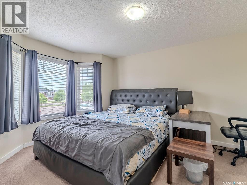 #143 135 Ashworth CRESCENT - 21