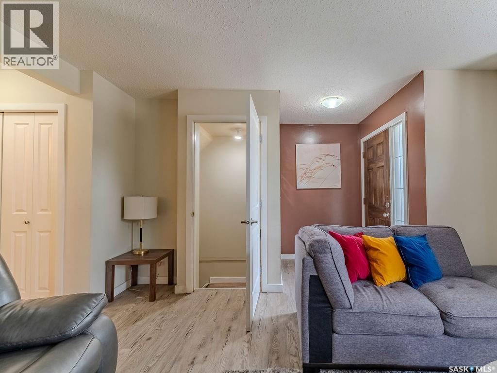 #143 135 Ashworth CRESCENT - 31
