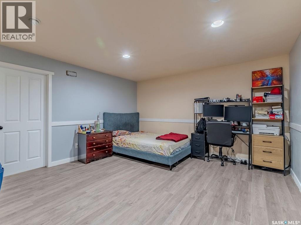 #143 135 Ashworth CRESCENT - 32