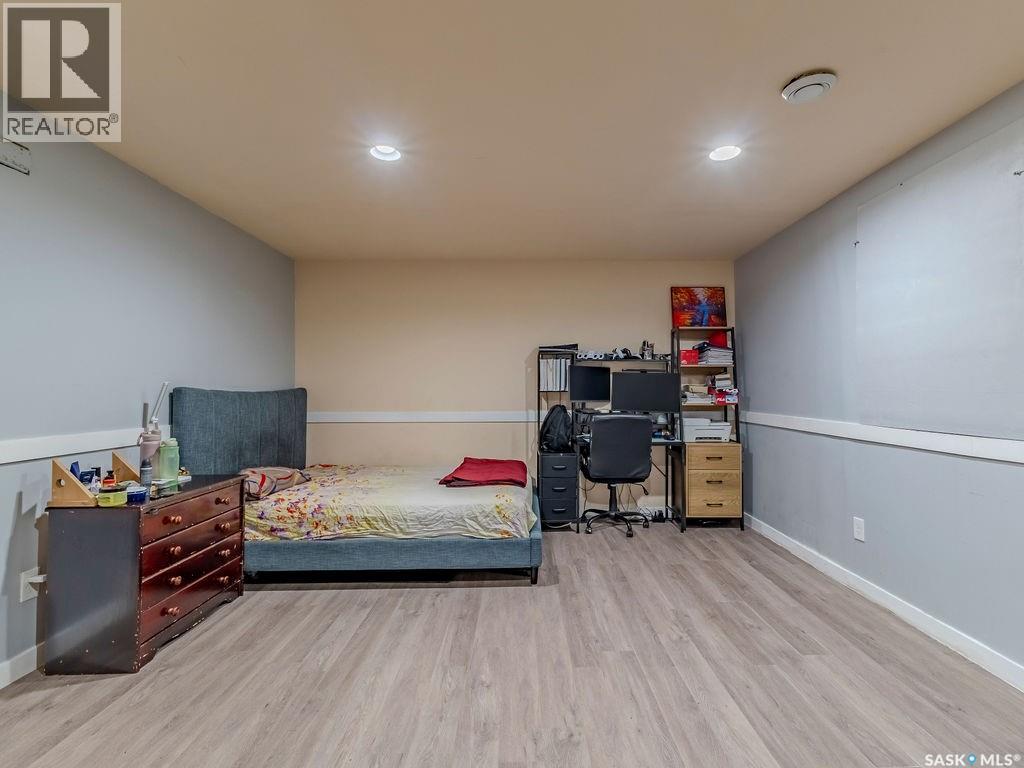 #143 135 Ashworth CRESCENT - 33