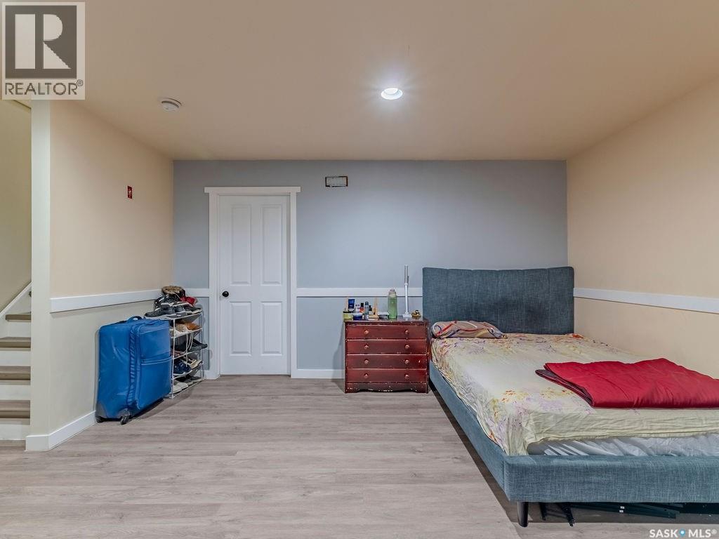 #143 135 Ashworth CRESCENT - 34