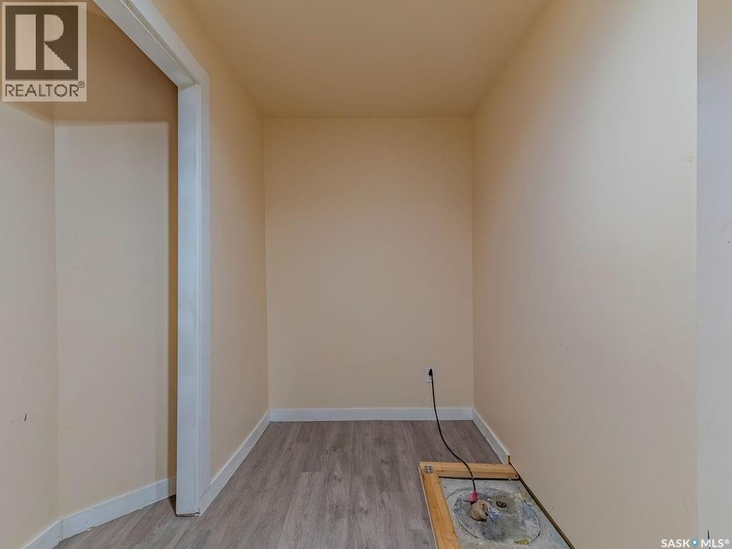 #143 135 Ashworth CRESCENT - 38