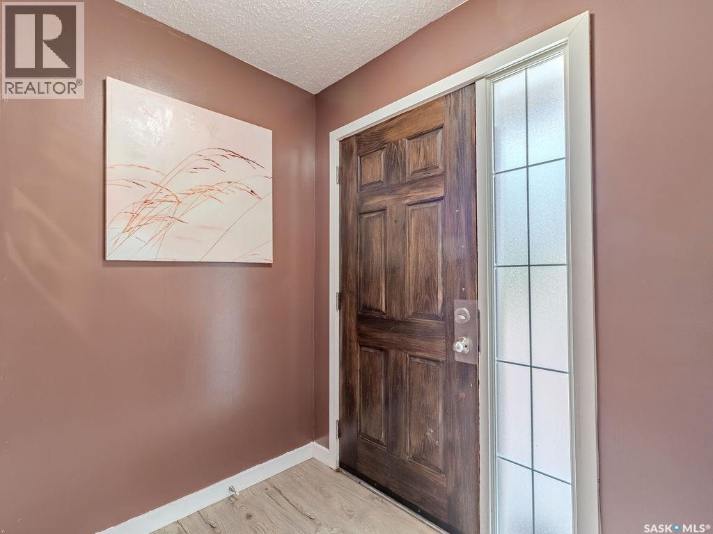 #143 135 Ashworth CRESCENT - 5
