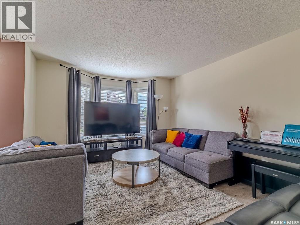 #143 135 Ashworth CRESCENT - 6