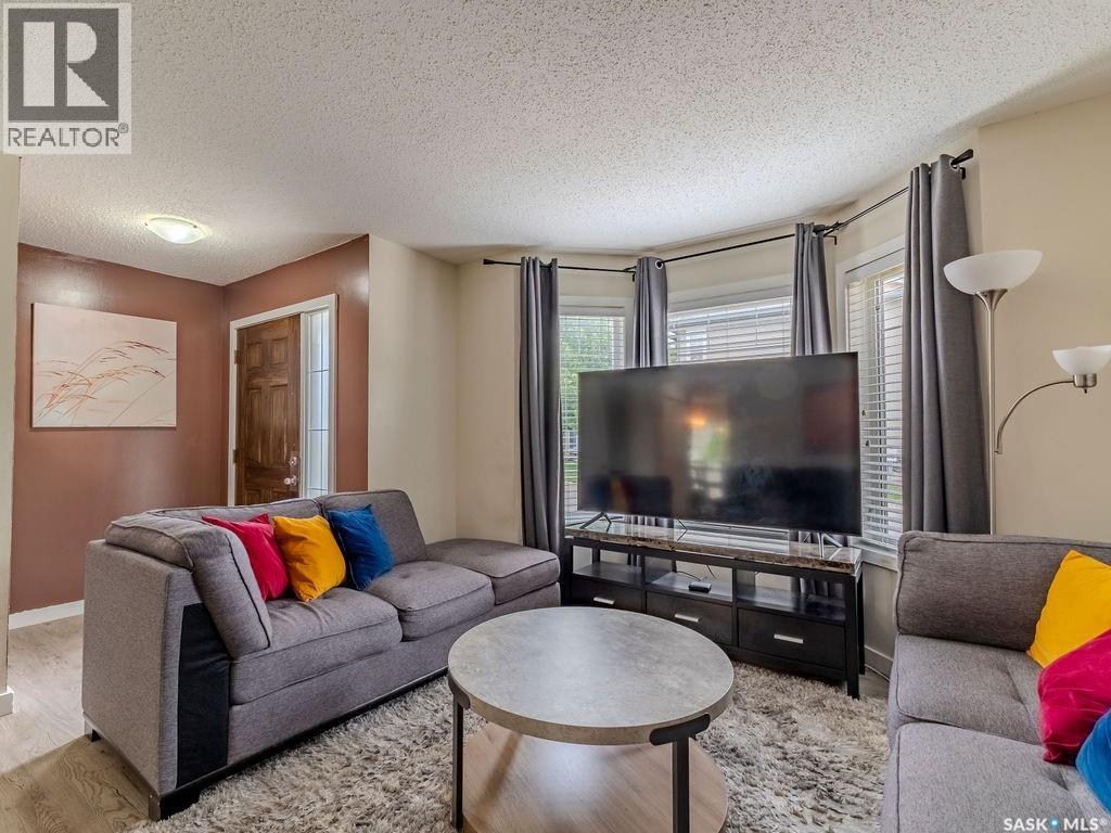 #143 135 Ashworth CRESCENT - 7