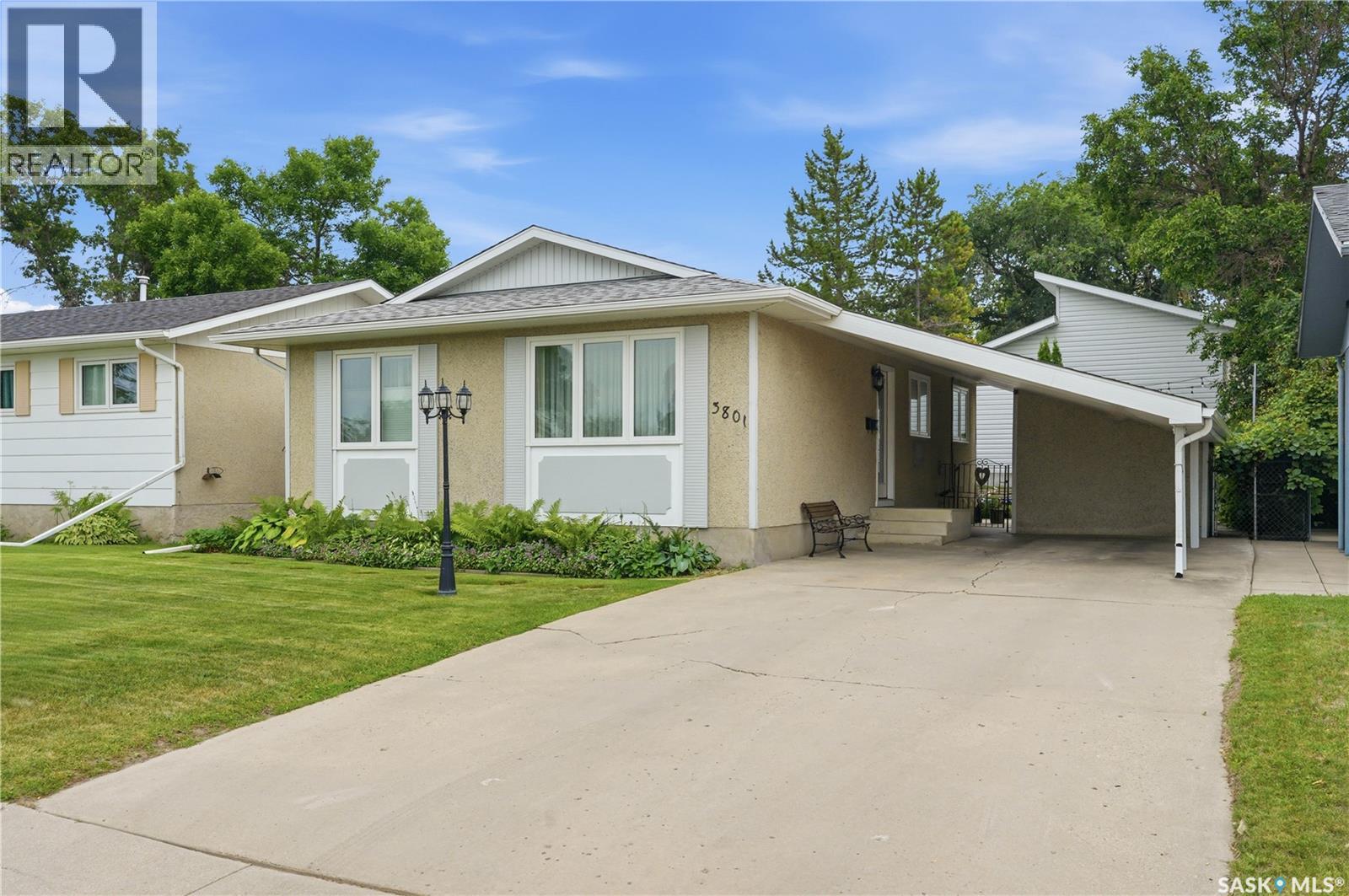3801 Diefenbaker DRIVE - 1
