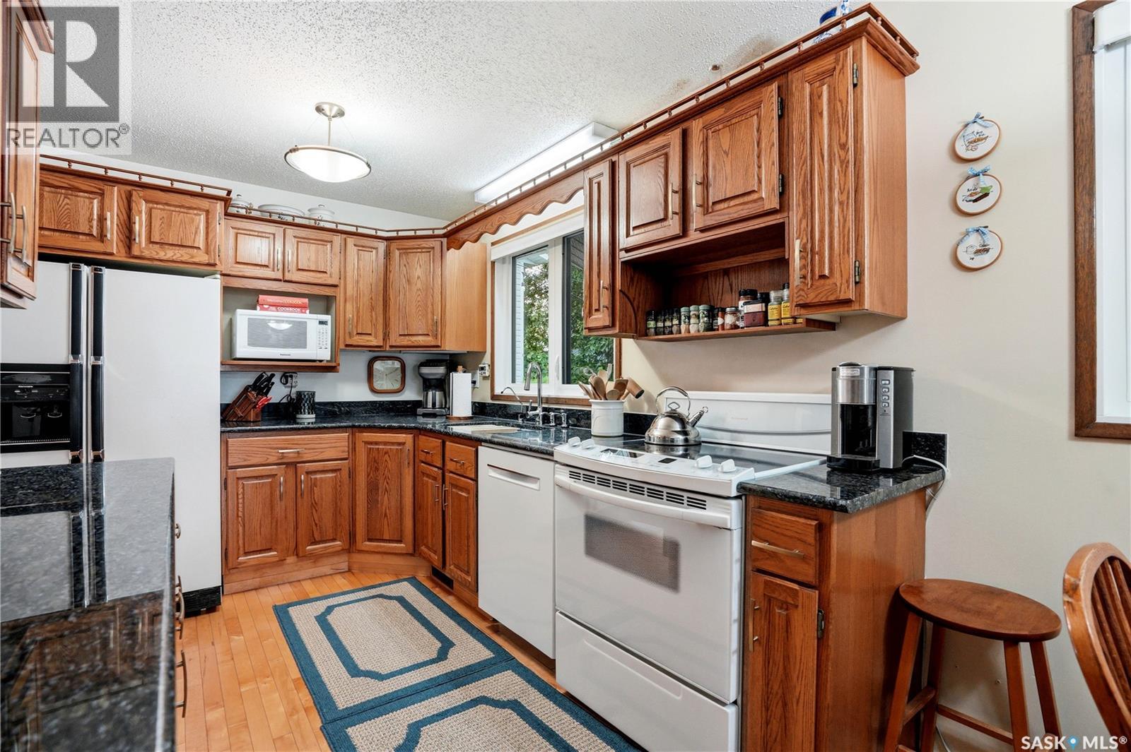 3801 Diefenbaker DRIVE - 10