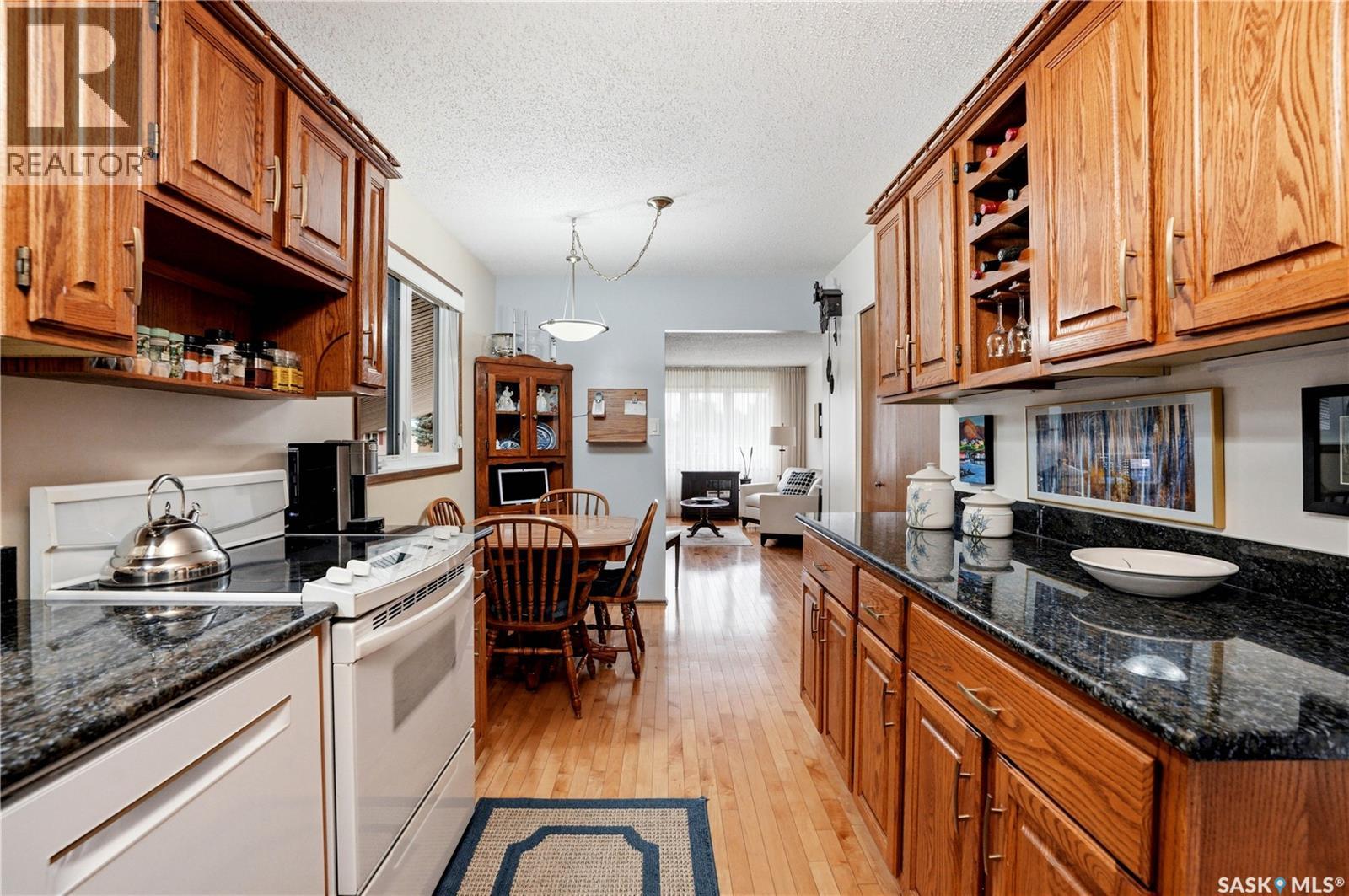 3801 Diefenbaker DRIVE - 11
