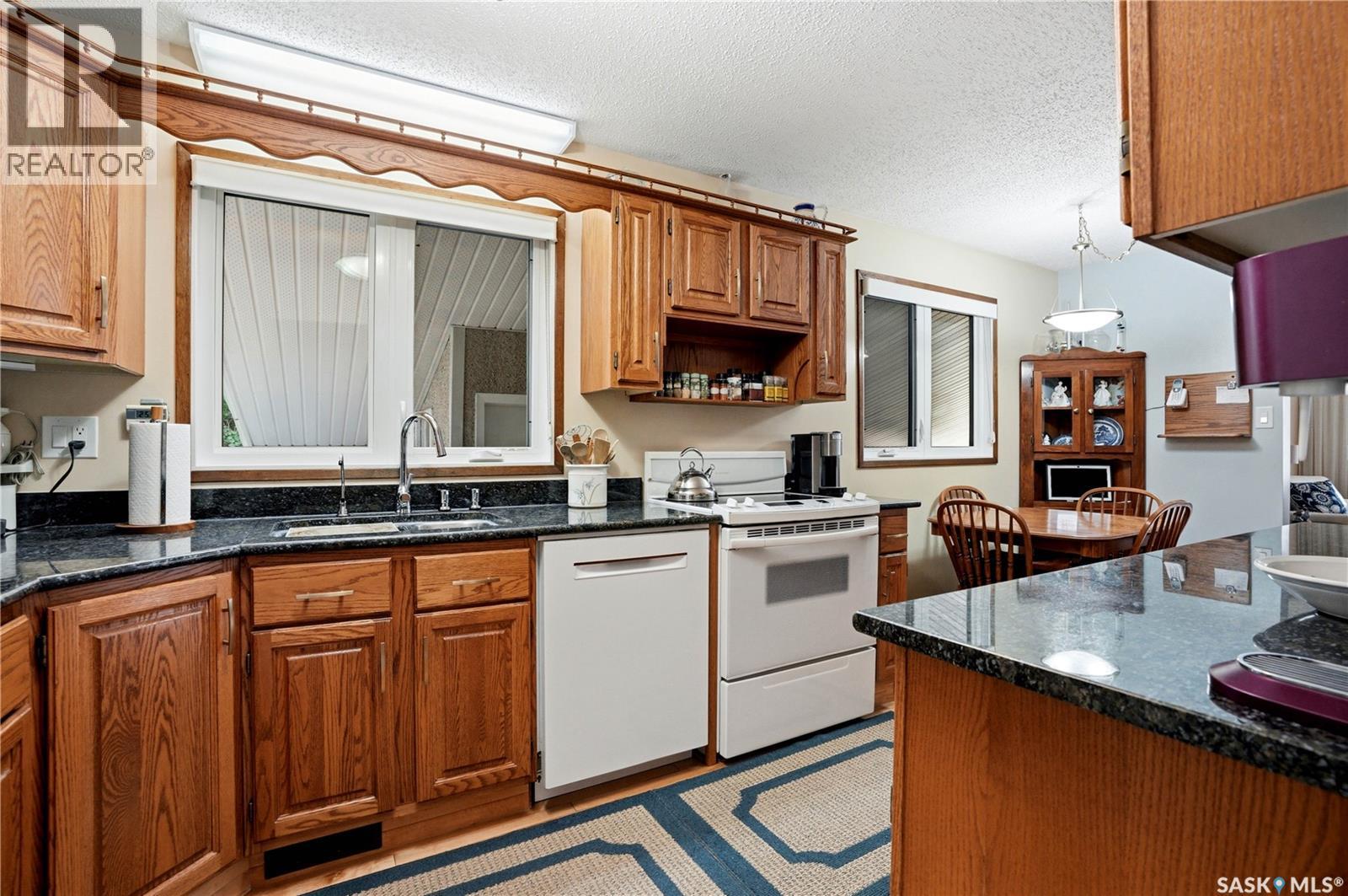 3801 Diefenbaker DRIVE - 12