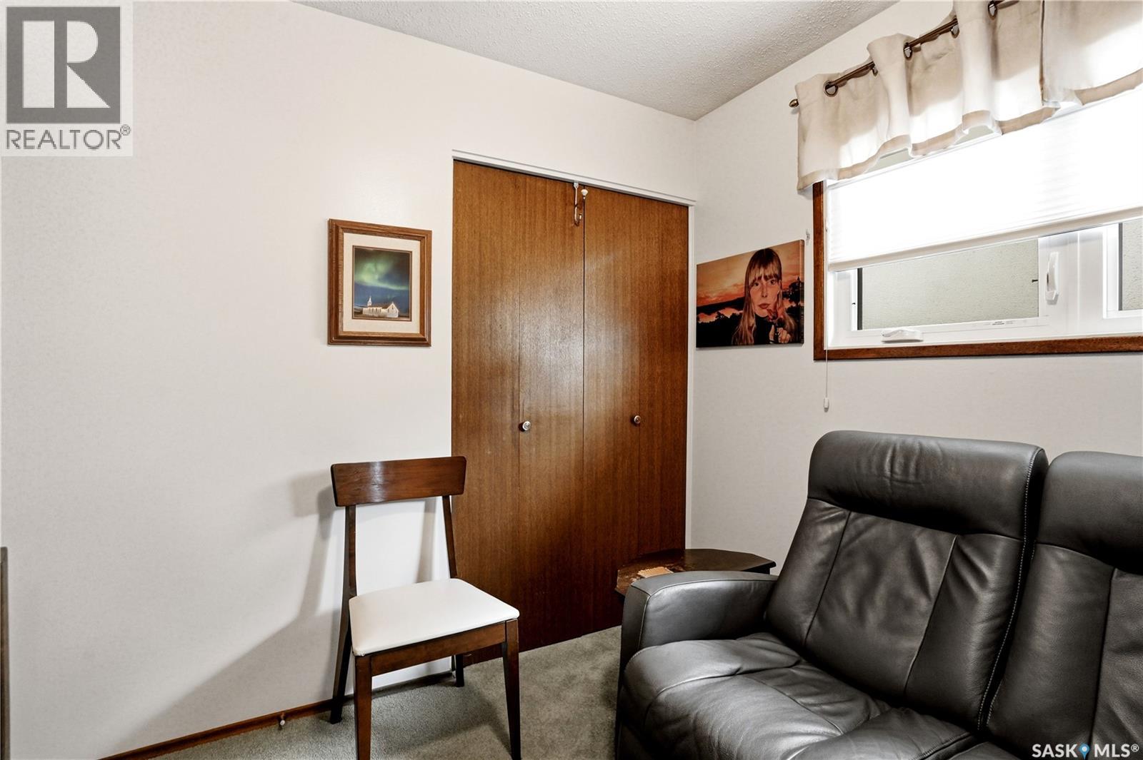 3801 Diefenbaker DRIVE - 19