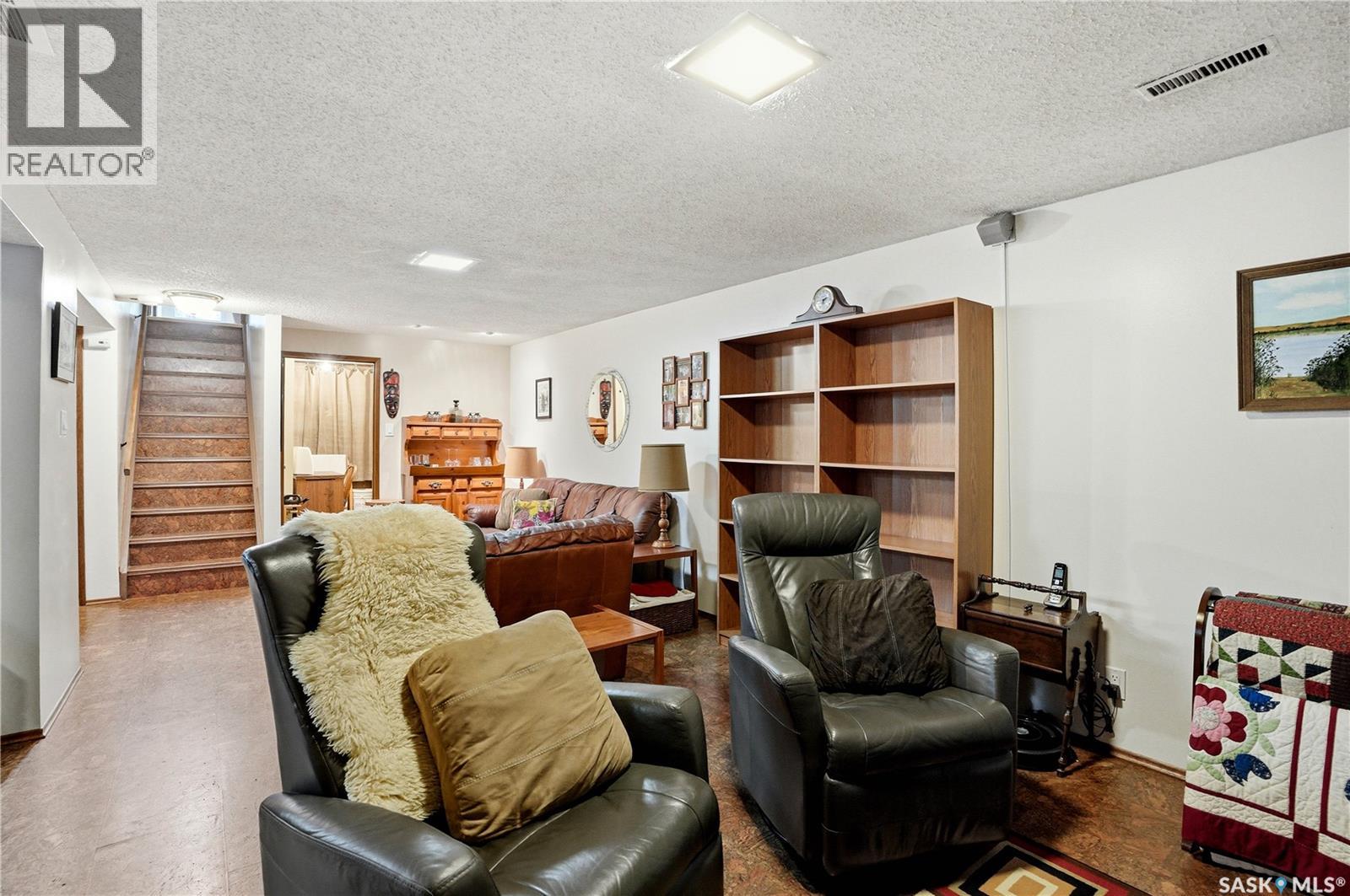 3801 Diefenbaker DRIVE - 26