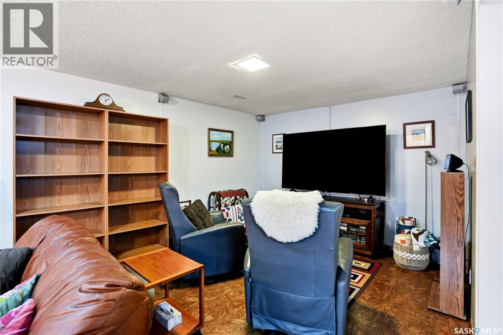 3801 Diefenbaker DRIVE - 29
