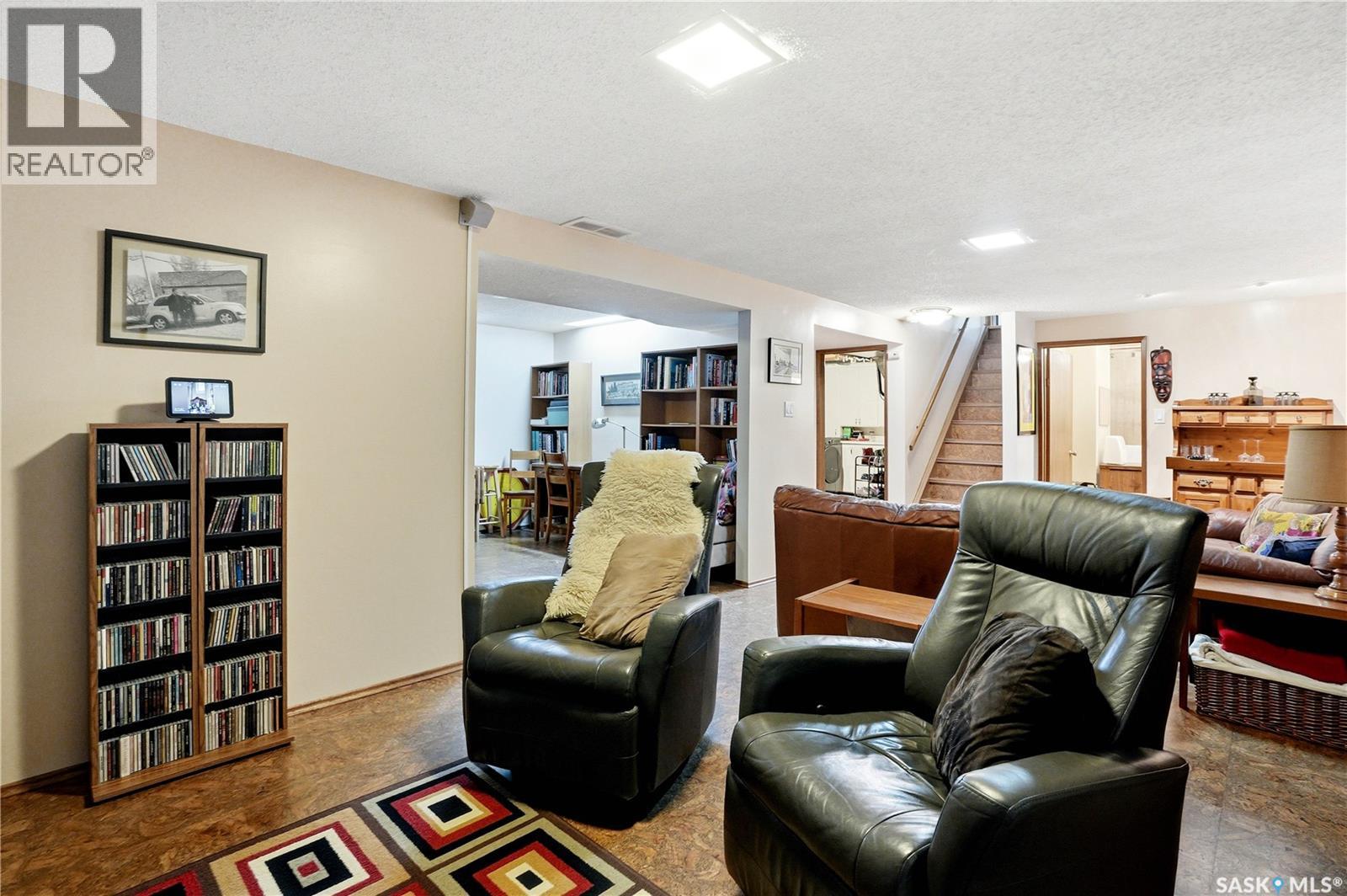 3801 Diefenbaker DRIVE - 30