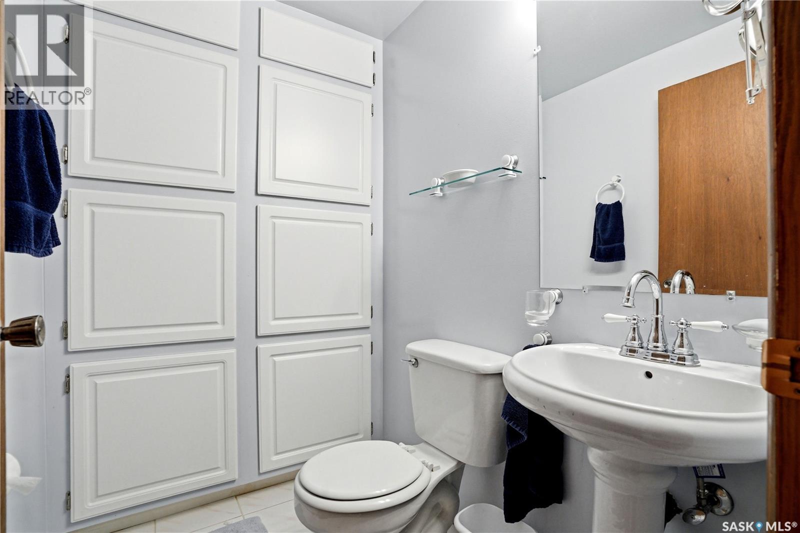 3801 Diefenbaker DRIVE - 34