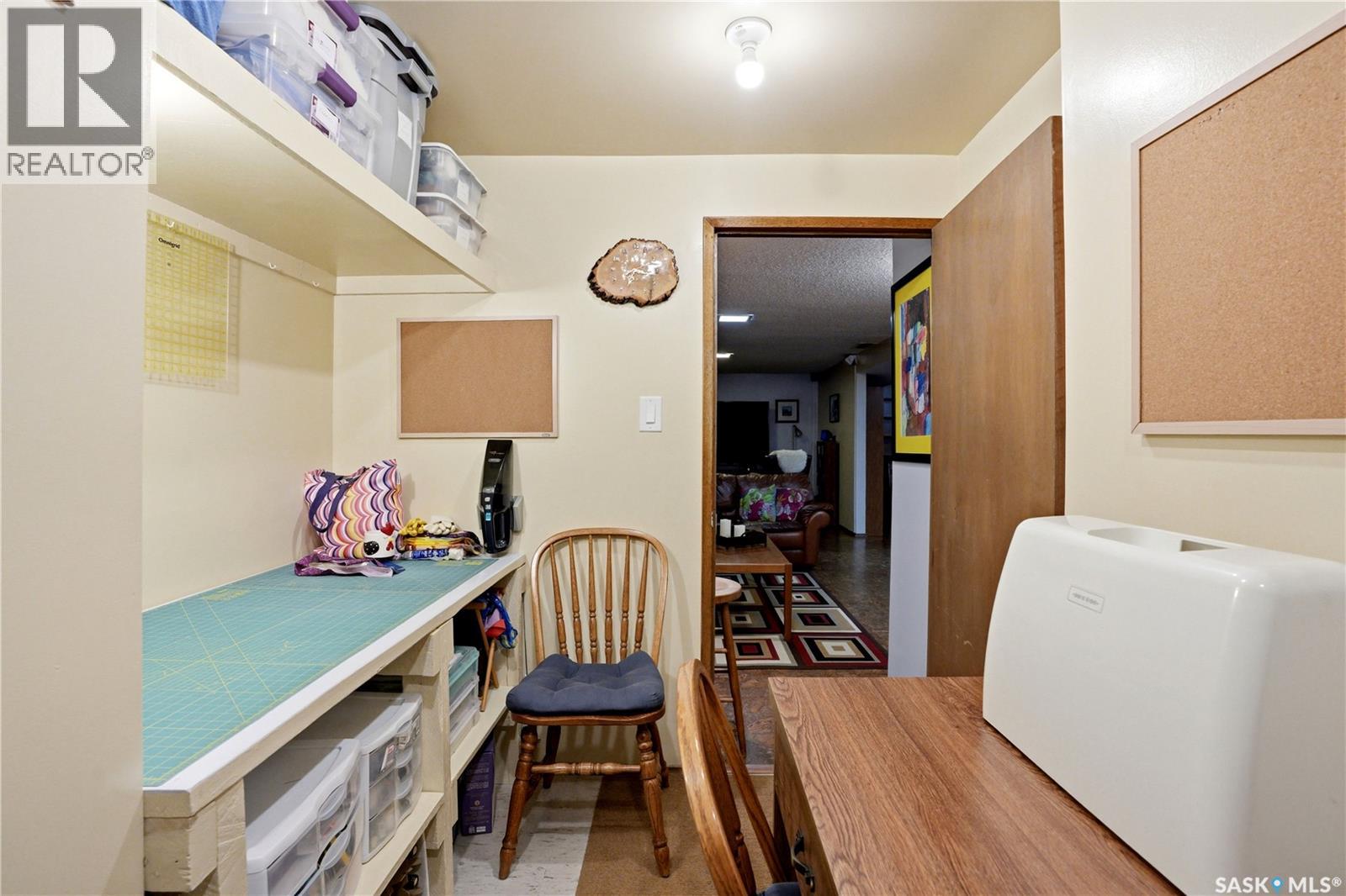 3801 Diefenbaker DRIVE - 37