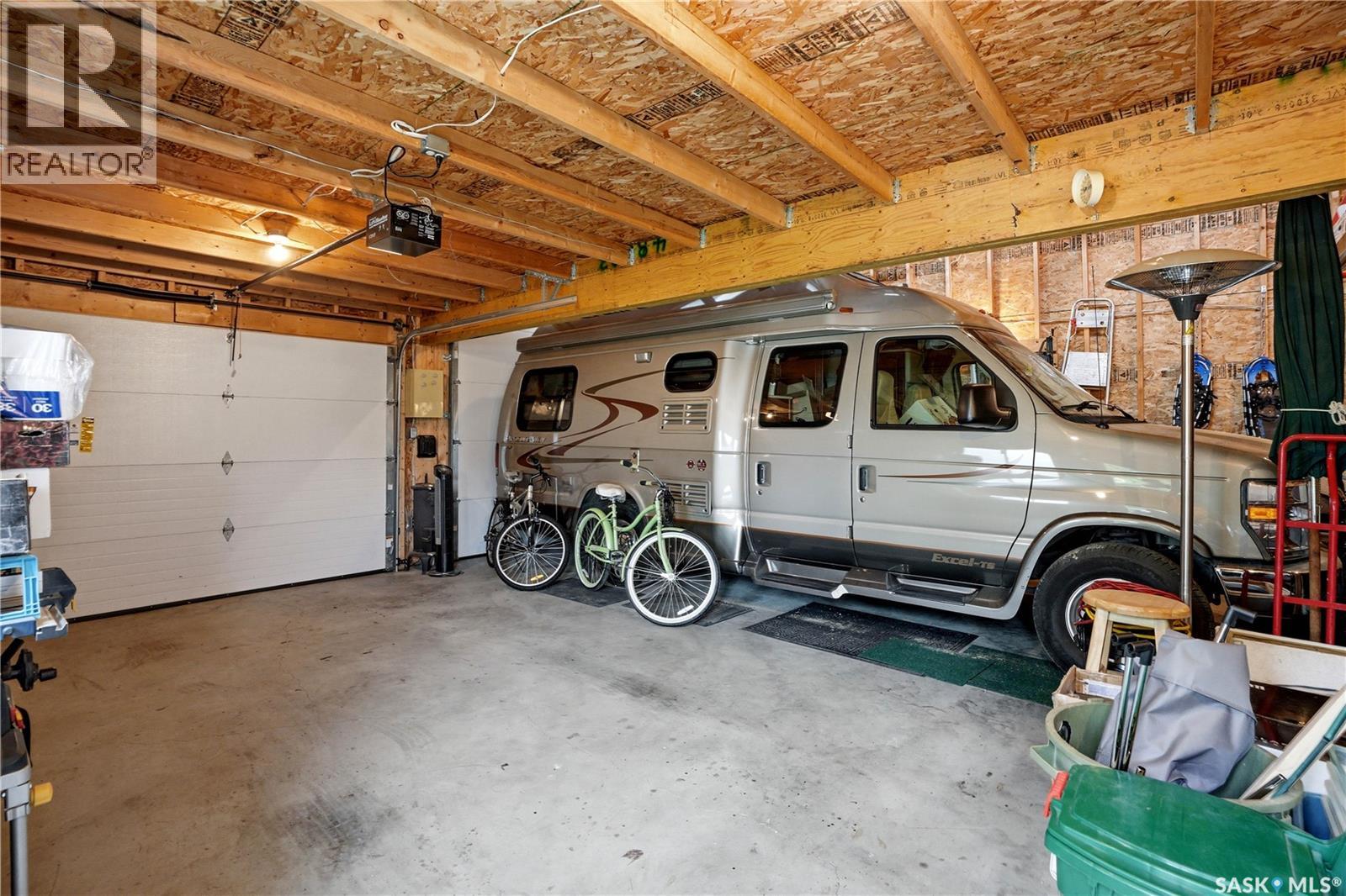 3801 Diefenbaker DRIVE - 41