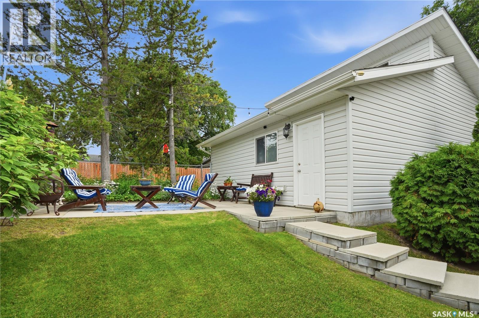 3801 Diefenbaker DRIVE - 42