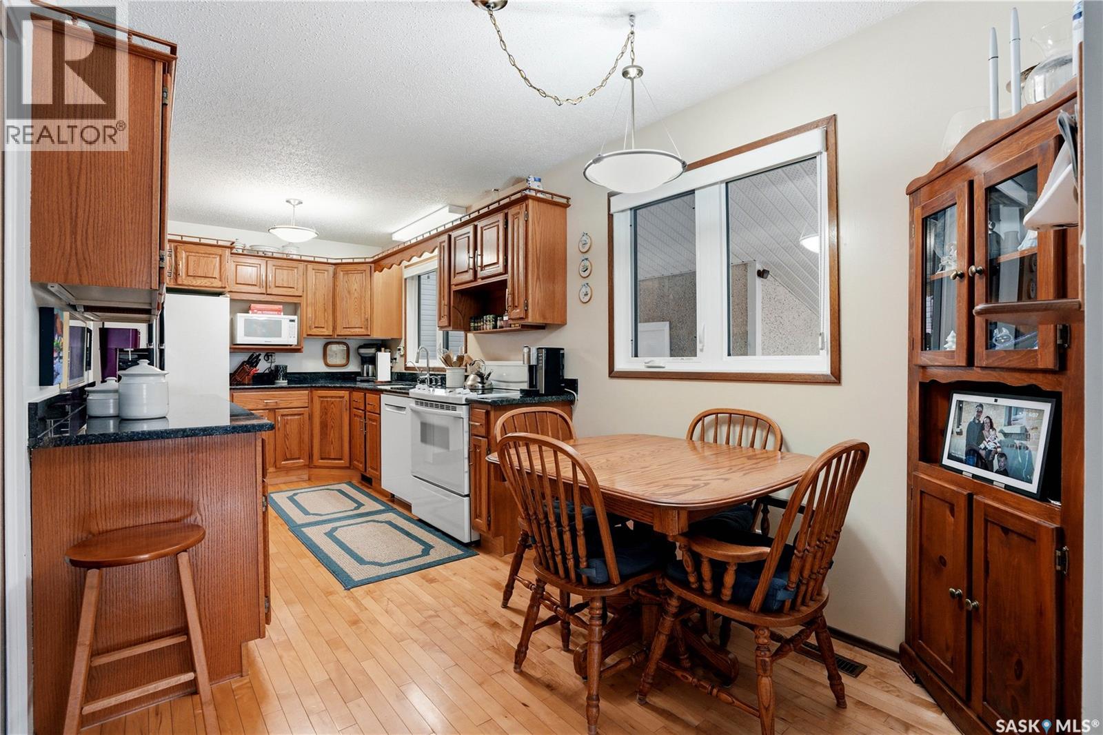 3801 Diefenbaker DRIVE - 8