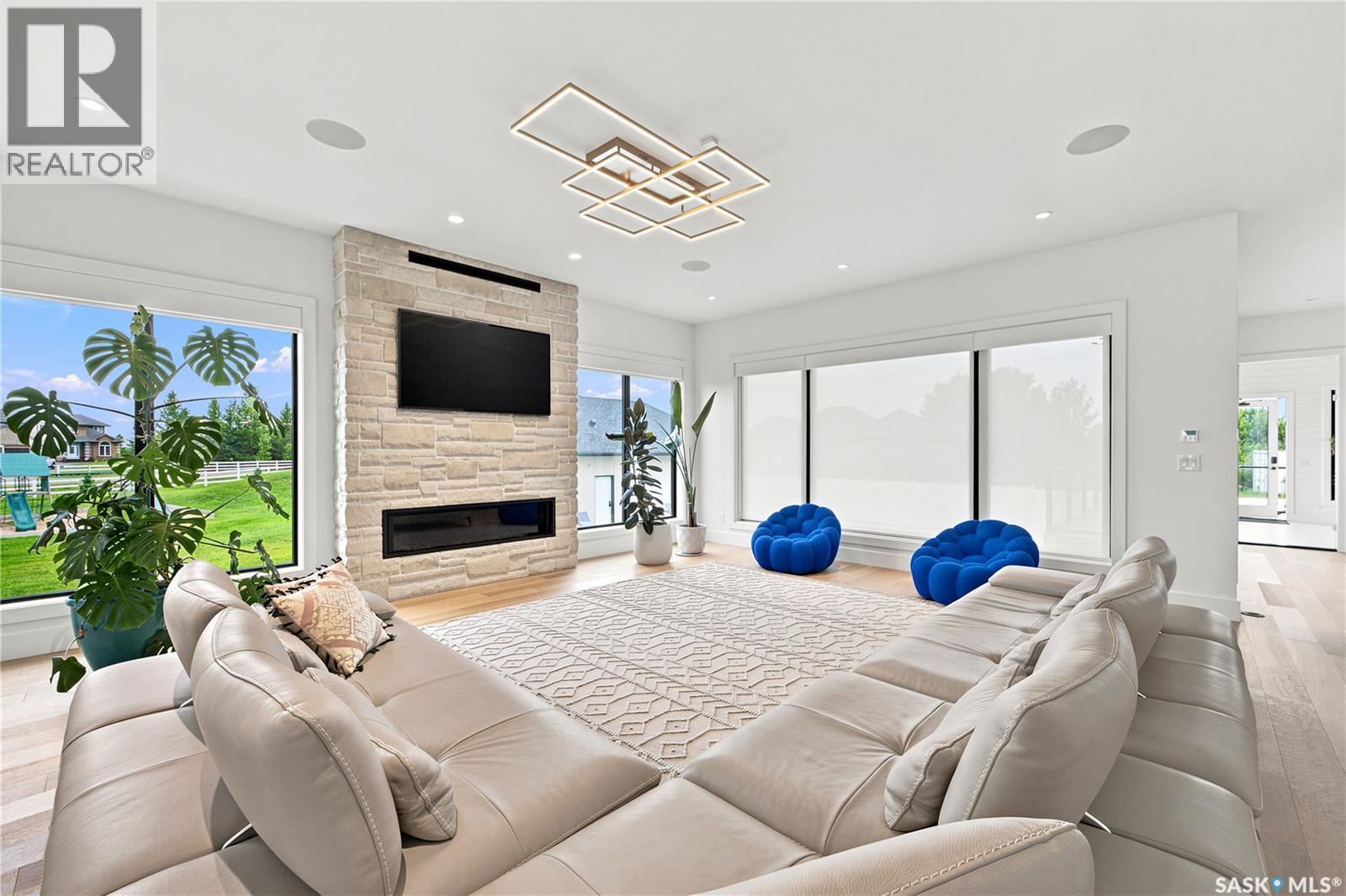 50 Mandalay BAY - Image 12