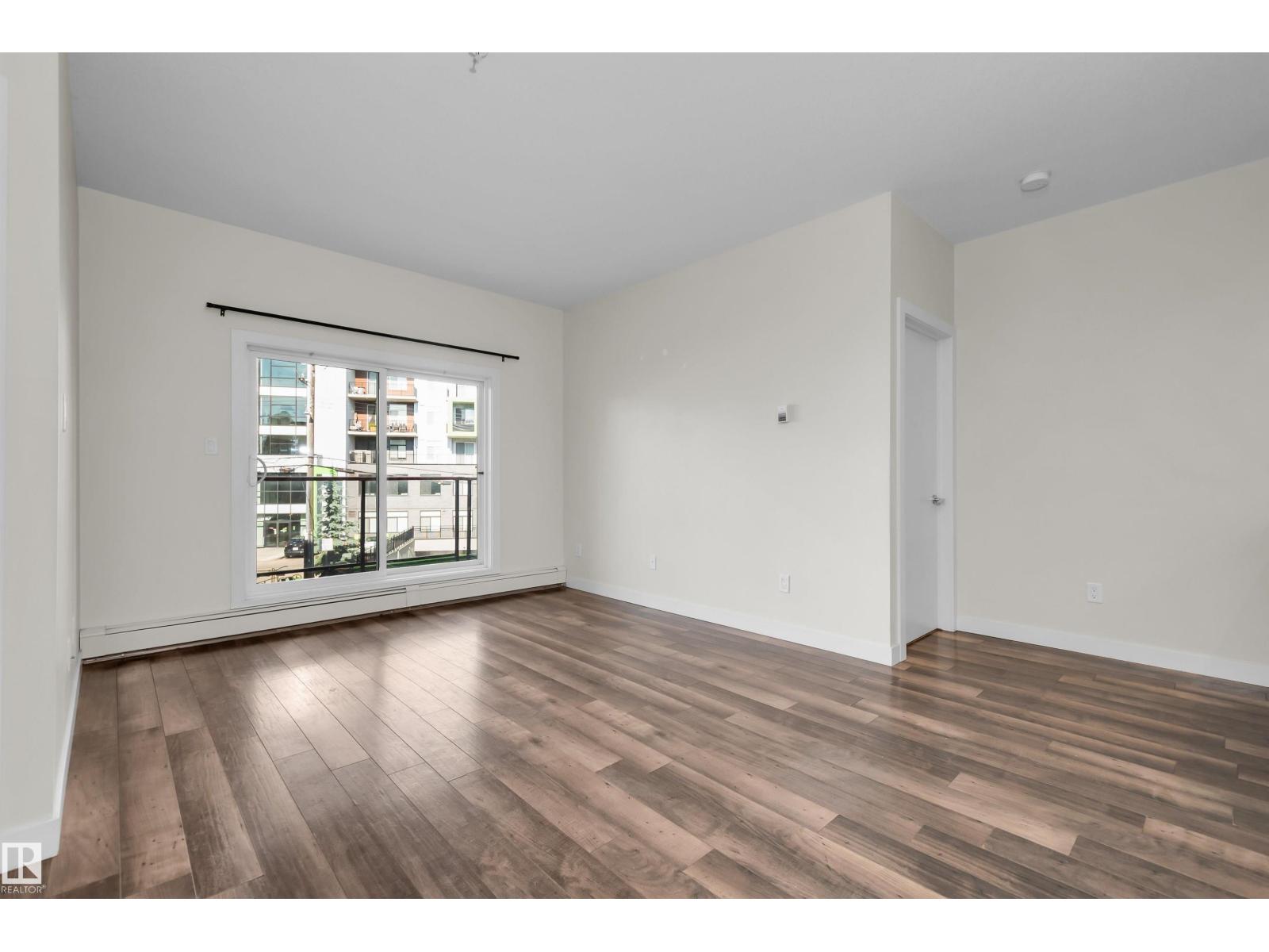 #209 10611 117 ST NW - 4