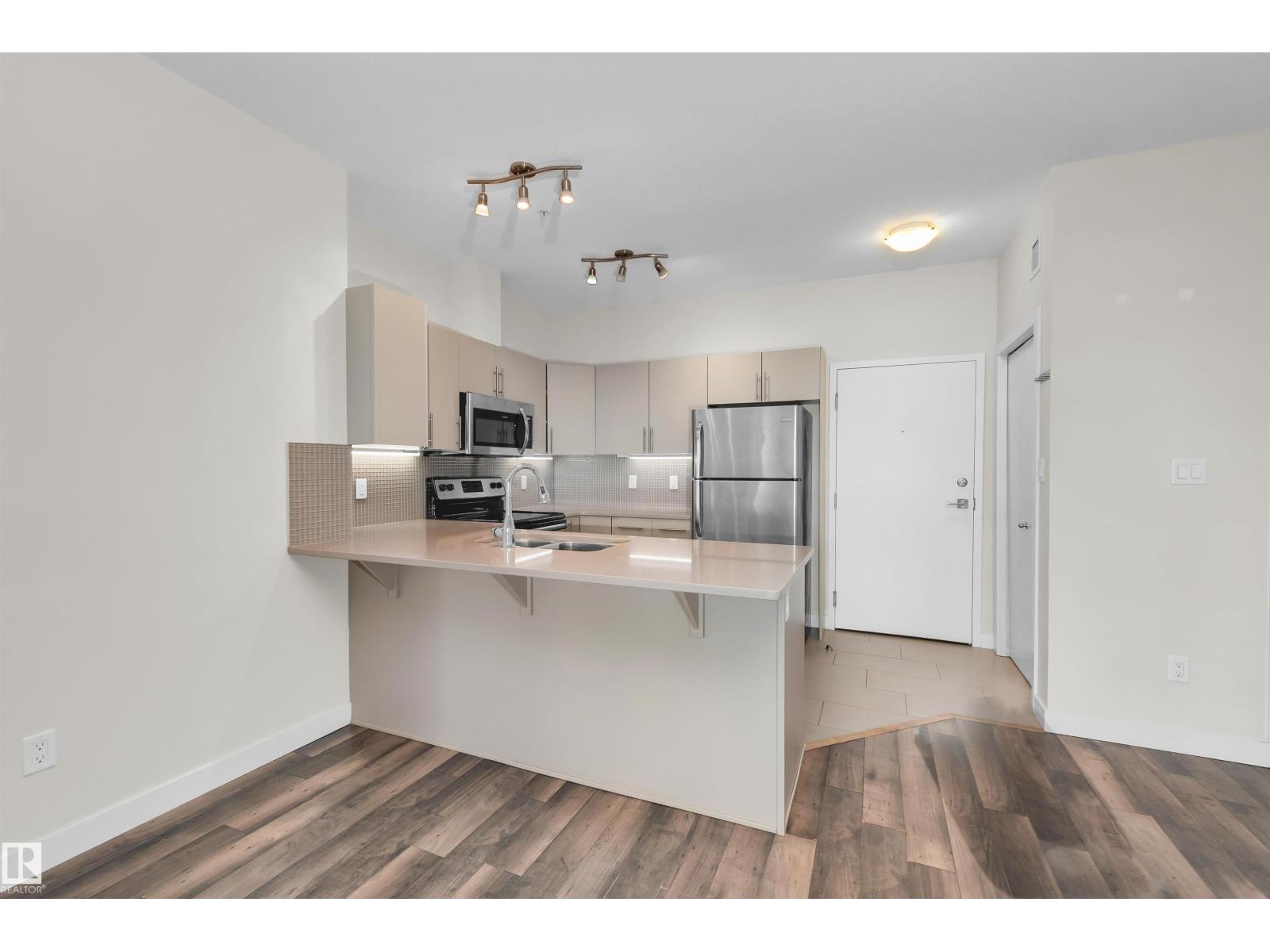 #209 10611 117 ST NW - 8