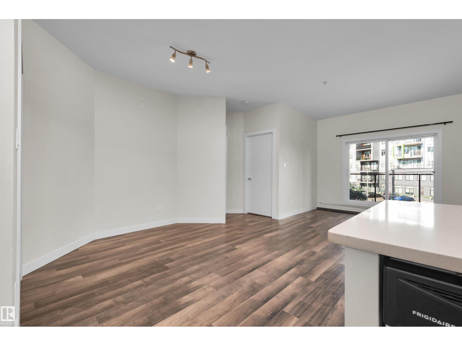 #209 10611 117 ST NW - 6