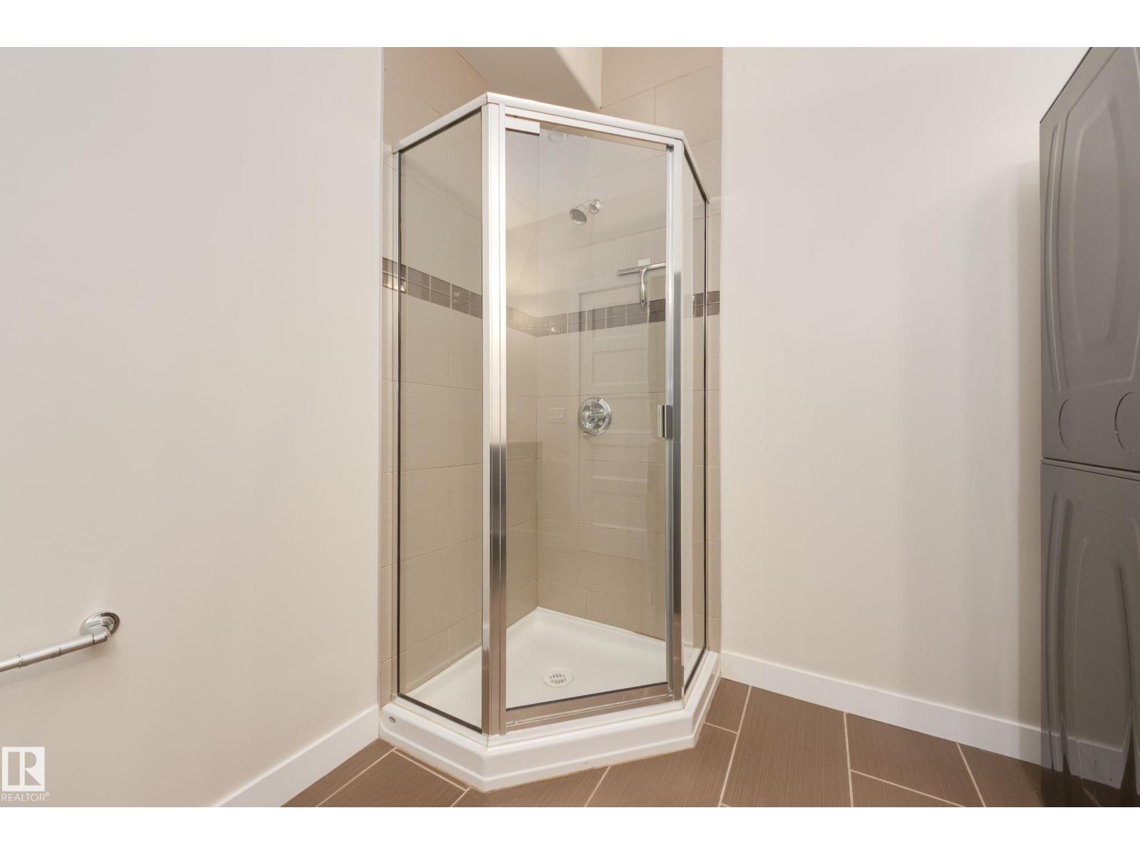 8308 108 ST NW - 17